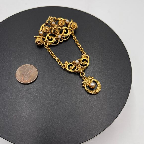 Florenza Signed Designer Mogul Gold Tone Faux Pearl Dangle Chain Brooch - Picture 2 of 8